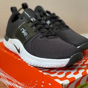 White & Black Nike Sneakers, 8.5 in Woman